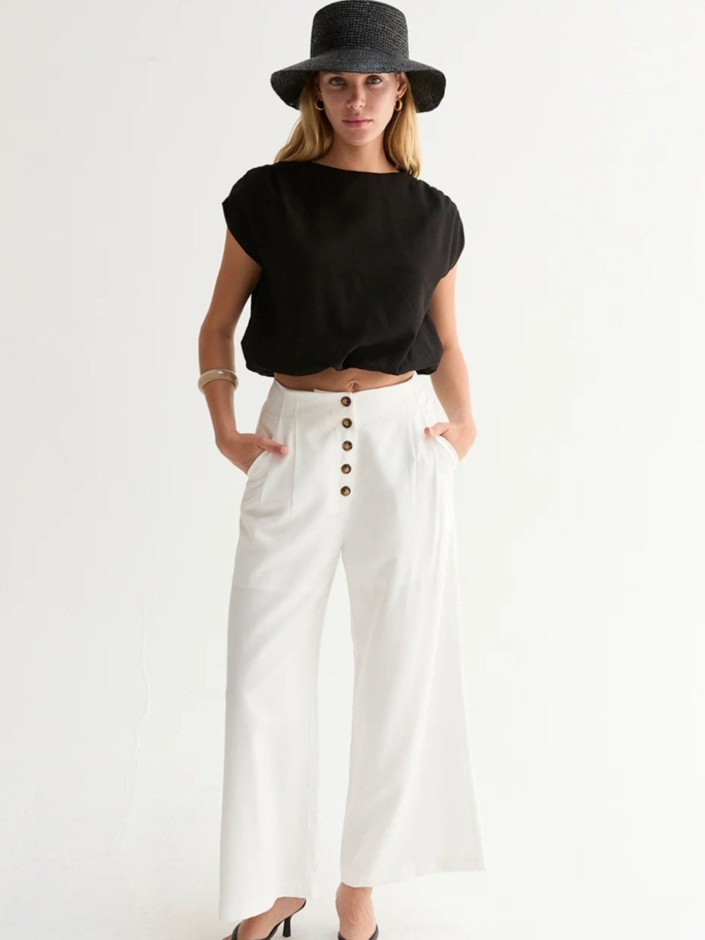 Zara High-Rise Wide Leg Button-Front Pants in White Sz 28
